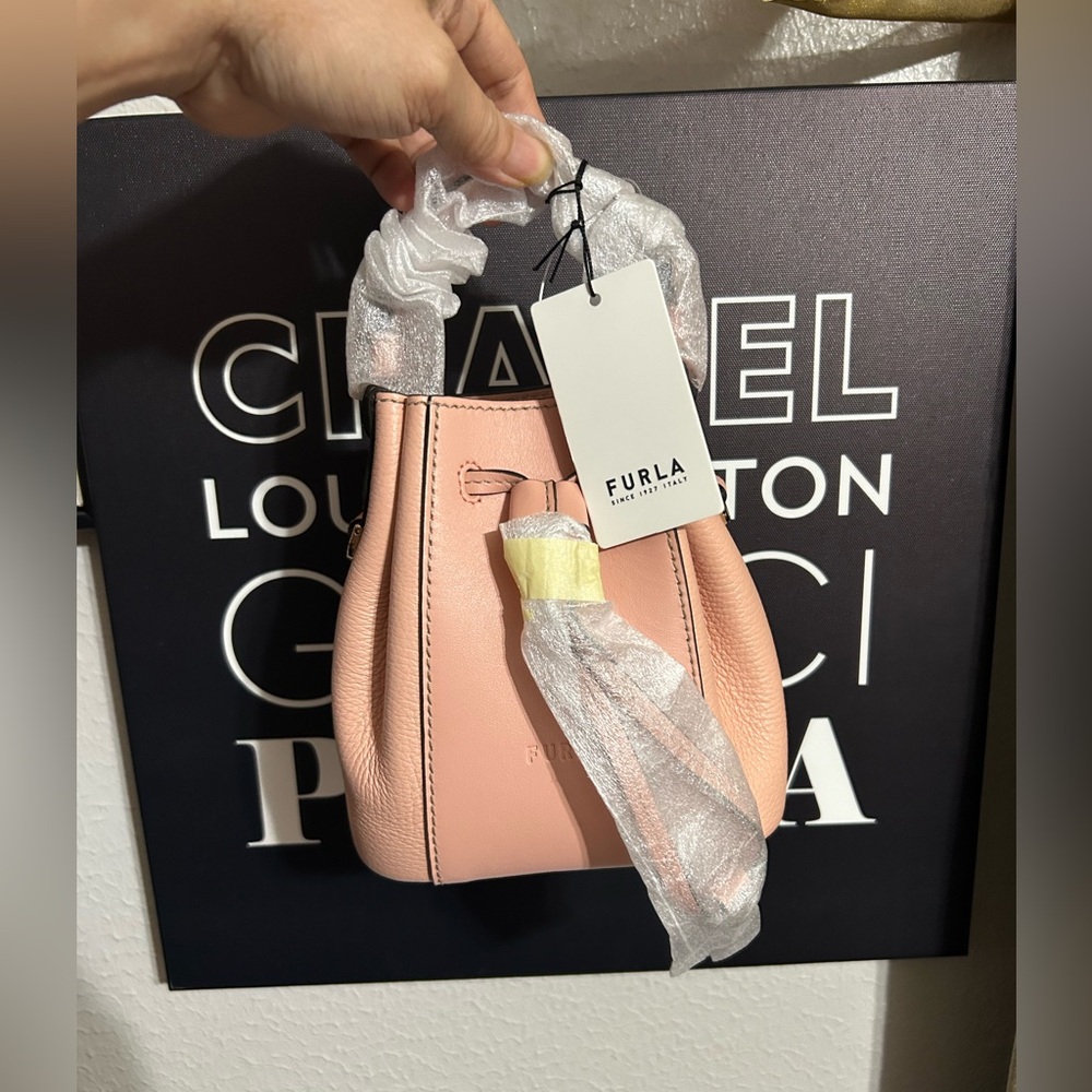 FURLA Leather Bucket Crossbody Bag. Brand New With Tag And Dust bag 🎁